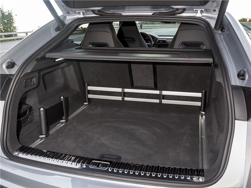 Lamborghini Urus 2019 багажное отделение