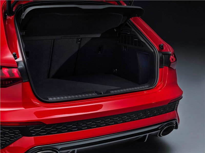 Audi RS3 (2022) багажное отделение