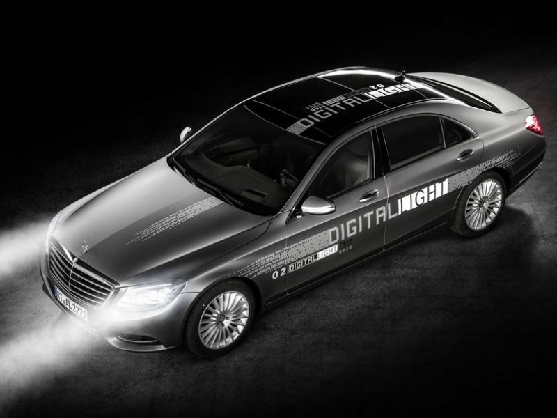 Mercedes-Benz представил «цифровые» фары