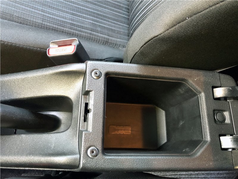 Suzuki Baleno (2022) бокс подлокотника