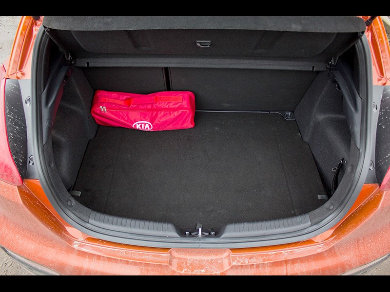 Kia Pro cee’d 2013 3 дв. багажное отделение