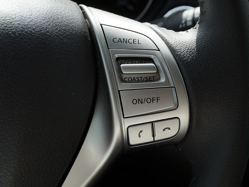 Nissan X-Trail 2014 кнопки управления на руле