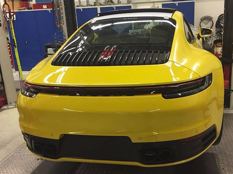 Новый Porsche 911: первое фото без камуфляжа