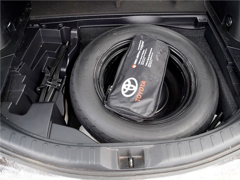Toyota RAV4 2016 багажное отделение
