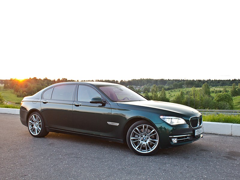 BMW 7 series 2013 вид сбоку