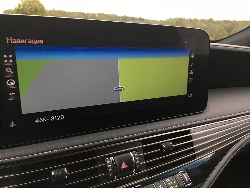 Lexus LS 500 (2021) монитор