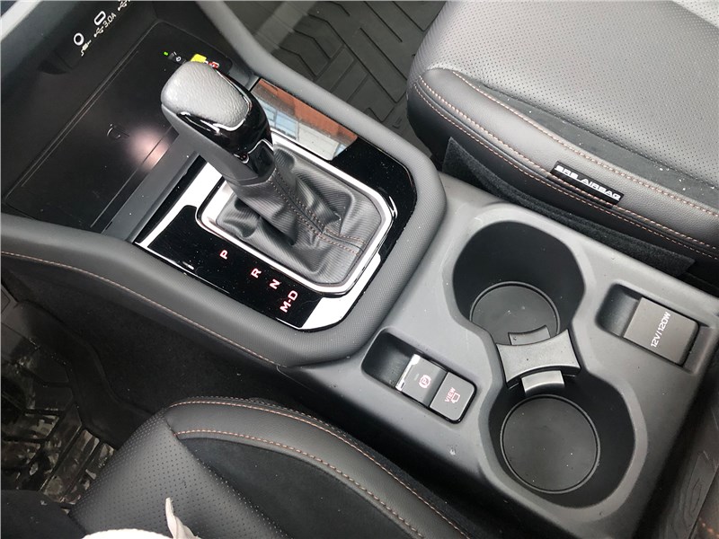Subaru Forester (2023) центральный тоннель