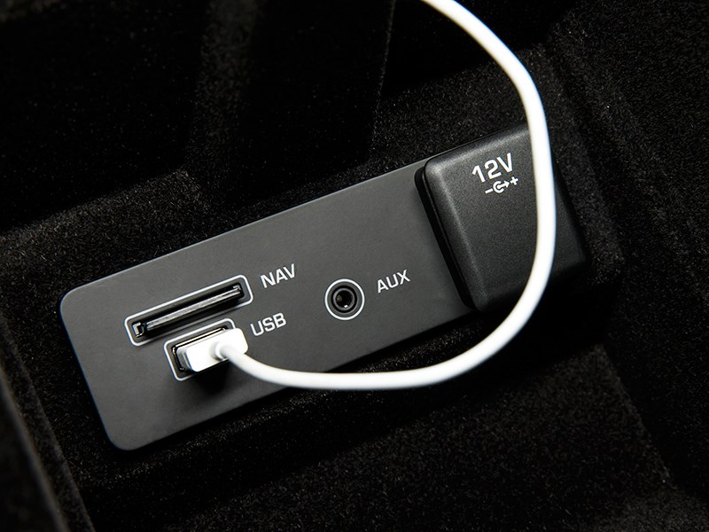Land Rover Discovery Sport 2015 розетки USB, AUX, NAV, 12 B