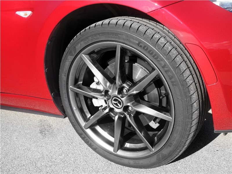 Mazda MX-5 2015 переднее колесо