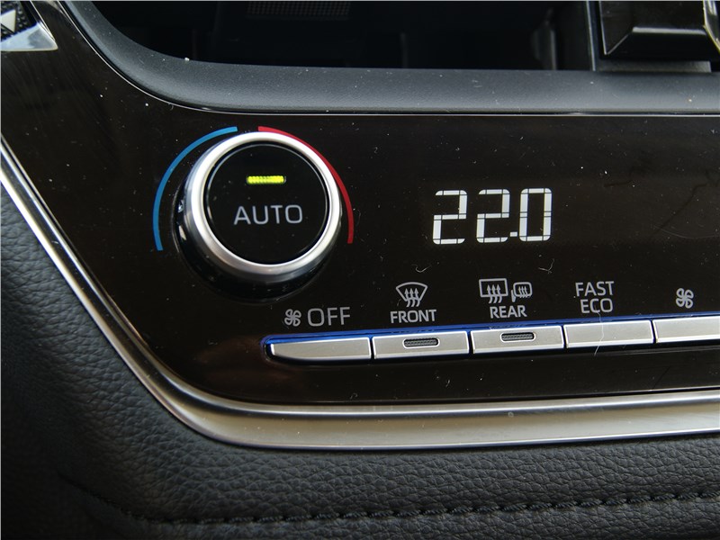 Toyota Corolla 2019 климат-контроль