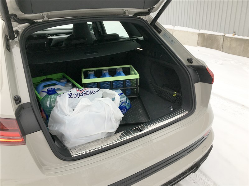 Audi e-tron (2020) багажное отделение