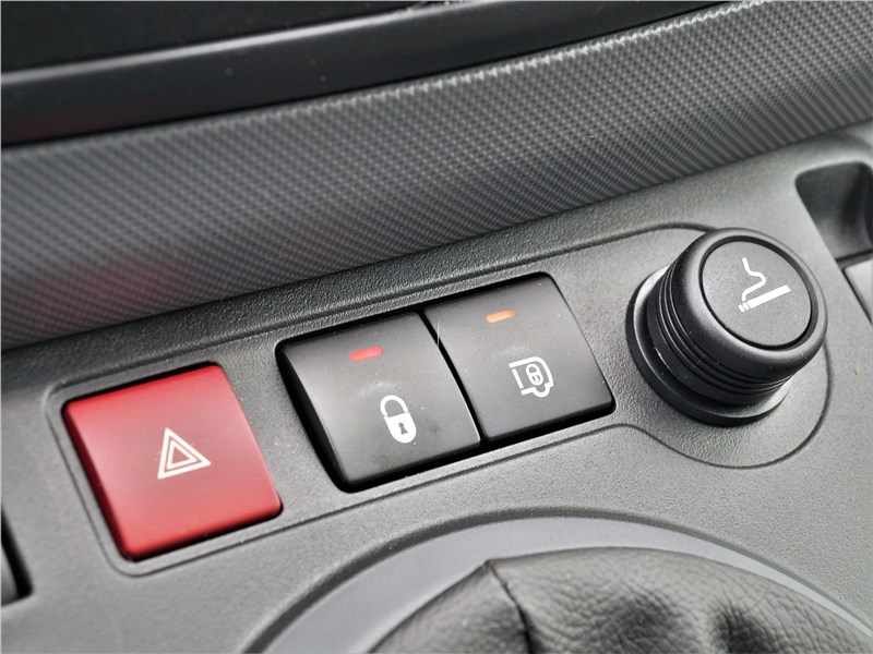 Peugeot Partner Tepee (2016) кнопки управления электрозамками