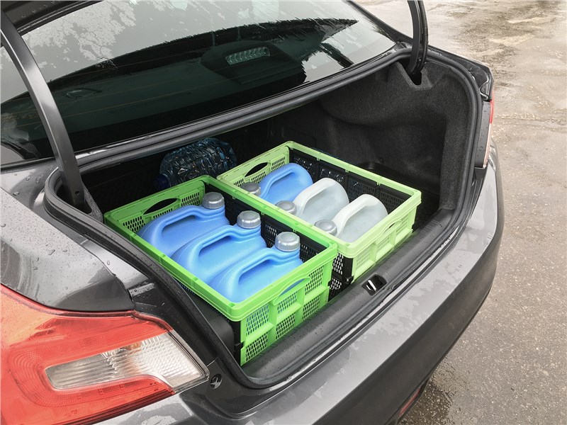 Subaru WRX Sport (2018) багажное отделение