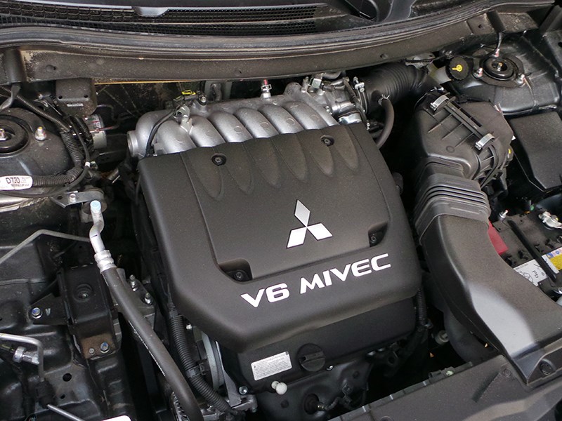 Mitsubishi Outlander 2014 двигатель