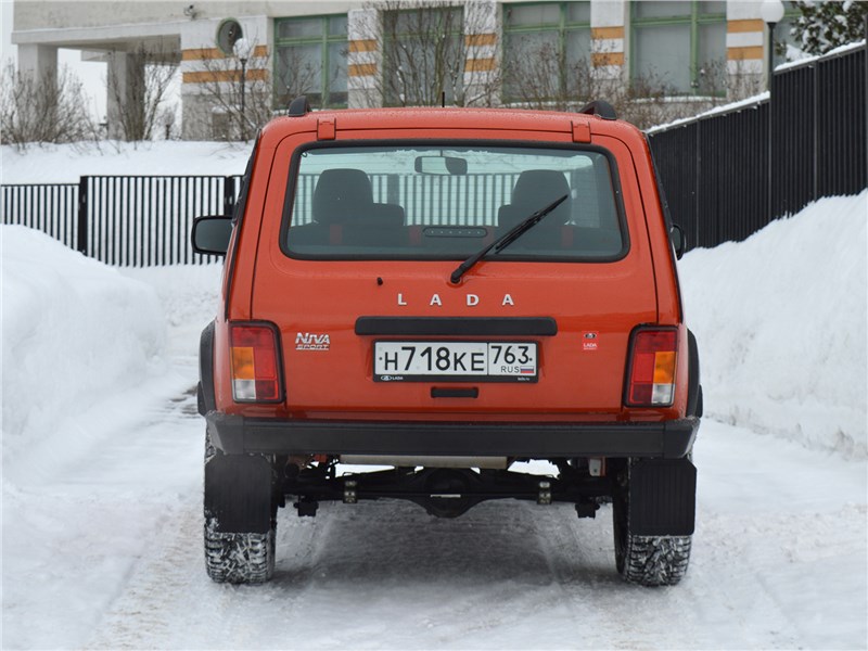 LADA Niva Sport (2025) вид сзади