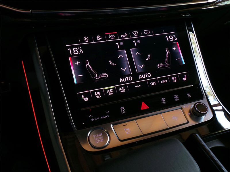 Audi Q8 2019 монитор