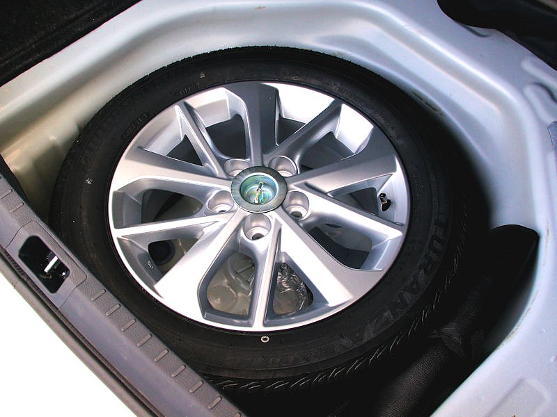 Toyota Corolla 2013 запасное колесо 2