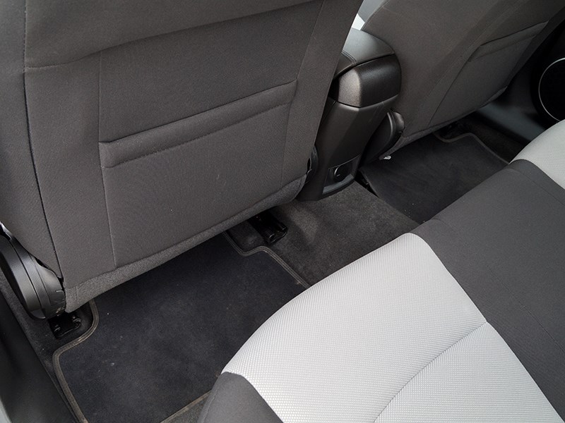 Как снять заднее сиденье в Chevrolet Cruze