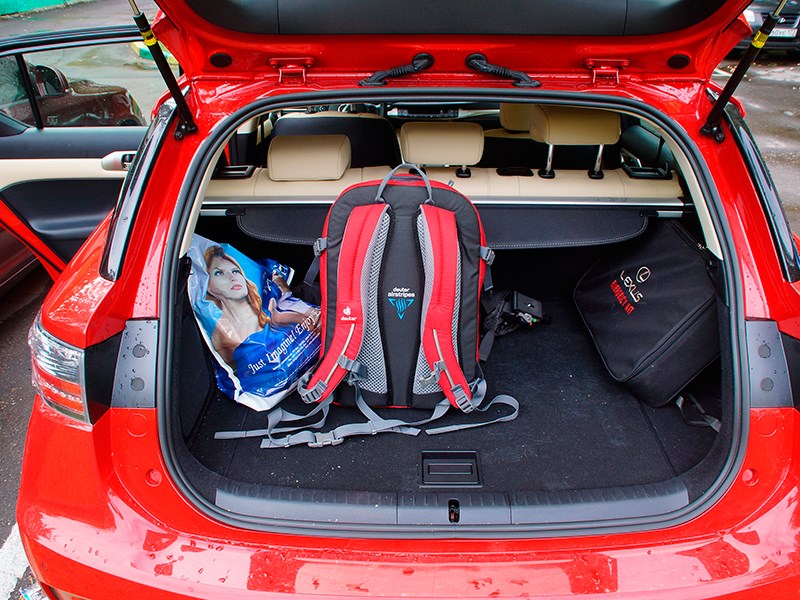 Lexus CT 200h 2014 багажное отделение