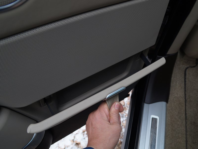 Range Rover LWB 2014 есть емкости с «дверцами»