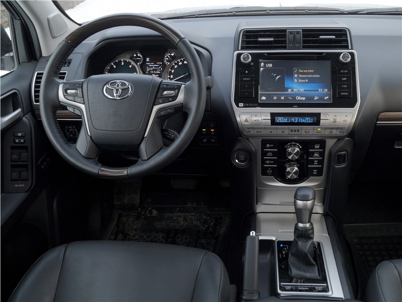Toyota Land Cruiser Prado 2017 водительское место