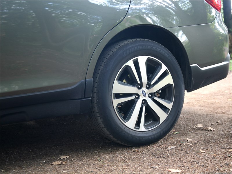 Subaru Outback 2018 заднее колесо