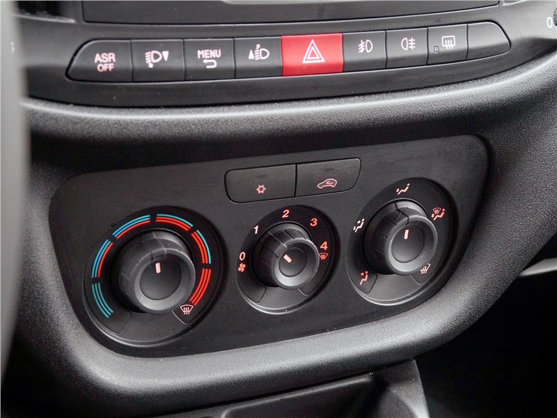 Fiat Doblo 2015 центральная консоль