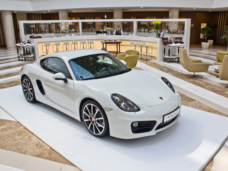 Porsche Cayman S 2013 вид спереди
