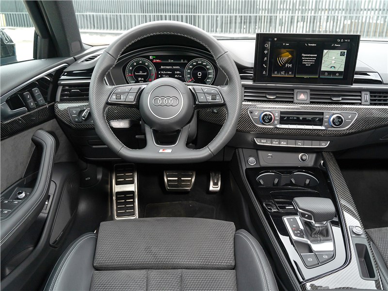 Audi A4 (2020) салон