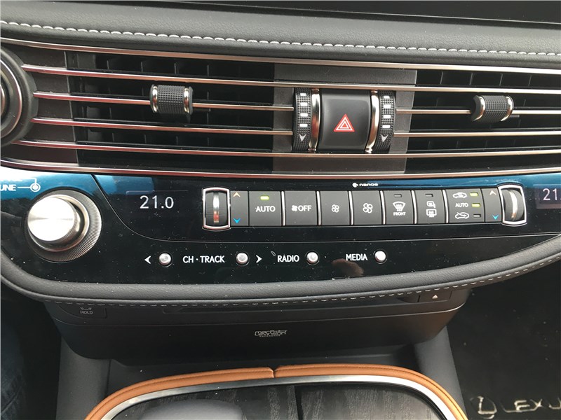 Lexus LS 500 (2021) управление климатом