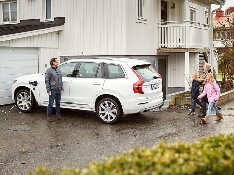 Volvo будет тестировать автономные автомобили на шведских семьях