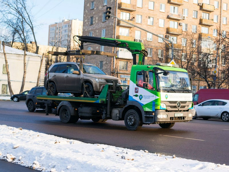 В России предлагают на время отменить эвакуацию из-под запрещающих знаков