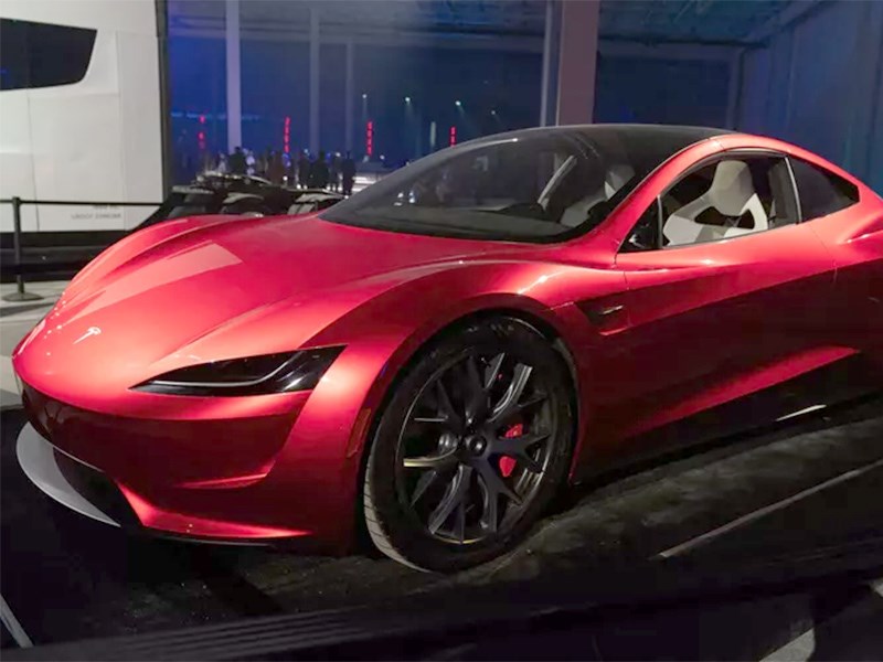 Новый Tesla Roadster выйдет на рынок в 2025 году