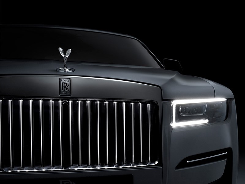 Rolls-Royce не планирует тратить время на производство гибридов, а сразу перейдет к электрокарам 