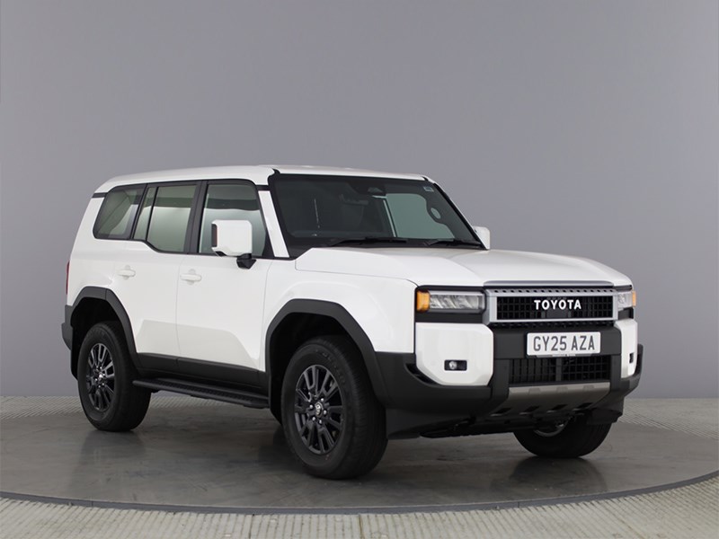 Toyota Land Cruiser в Великобритании стал фургоном 