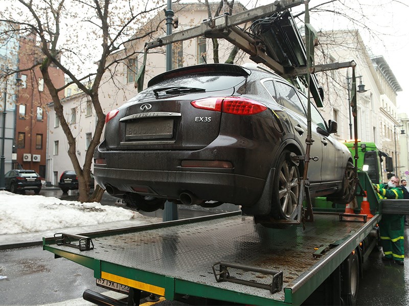 В Москве эвакуировали 1600 машин без номеров. Лидируют BMW и Mercedes