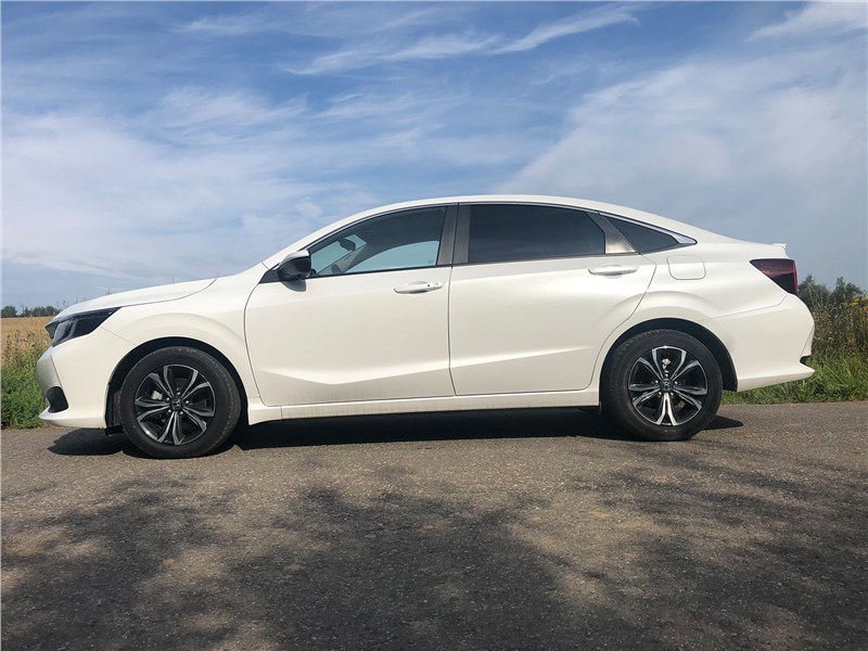 Honda Crider (2018) вид сбоку