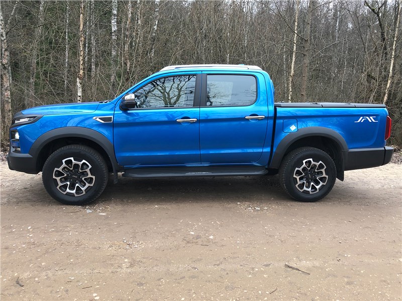 JAC T9 (2024) вид сбоку