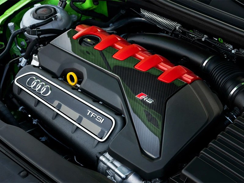 Audi ищет способ спасти 5-цилиндровый мотор с помощью гибридной системы