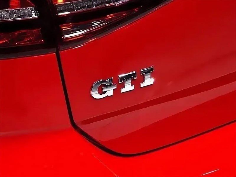 Volkswagen объяснил, почему не раздает шильдики GTI и R всем моделям
