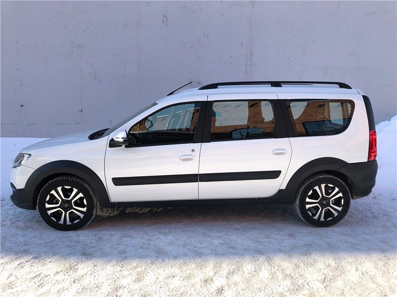 Lada Largus Cross (2021) вид сбоку