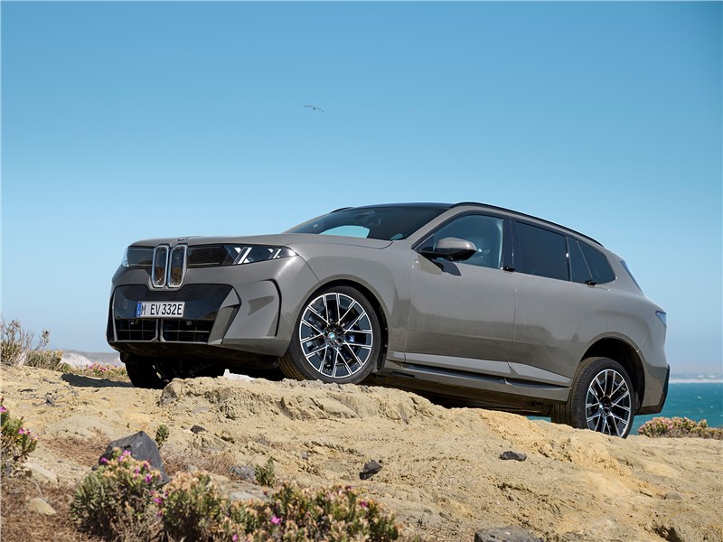 BMW iX5 (2026) вид сбоку