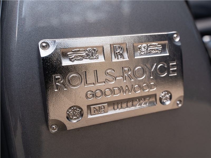 Rolls-Royce Cullinan 2019 табличка
