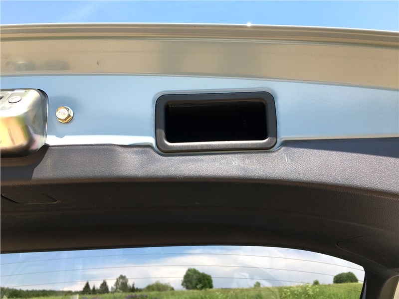 Subaru XV 2018 крышка багажника