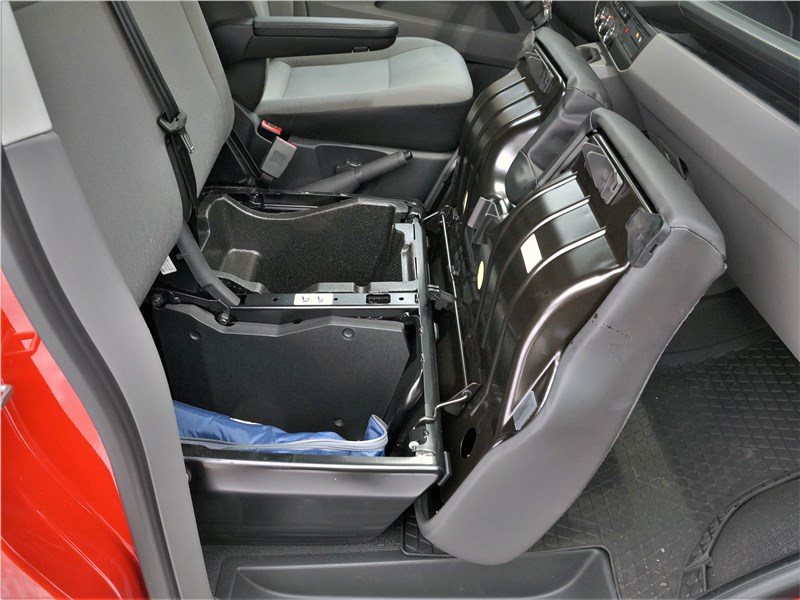 Volkswagen Transporter (2019) передние кресла