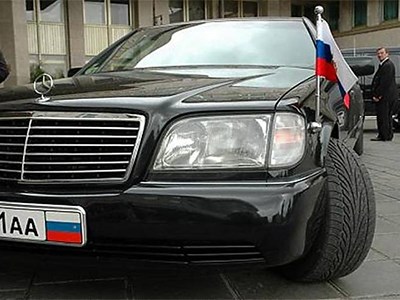 Стало известно, какие марки автомобилей предпочитают депутаты Госдумы и члены их семей
