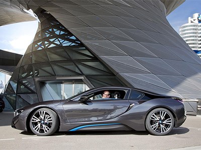 Первые гибридные купе BMW i8 уже доставлены владельцам
