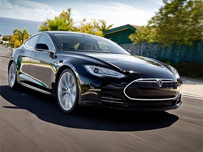 Производство электроседанов Tesla Model S временно приостановлено