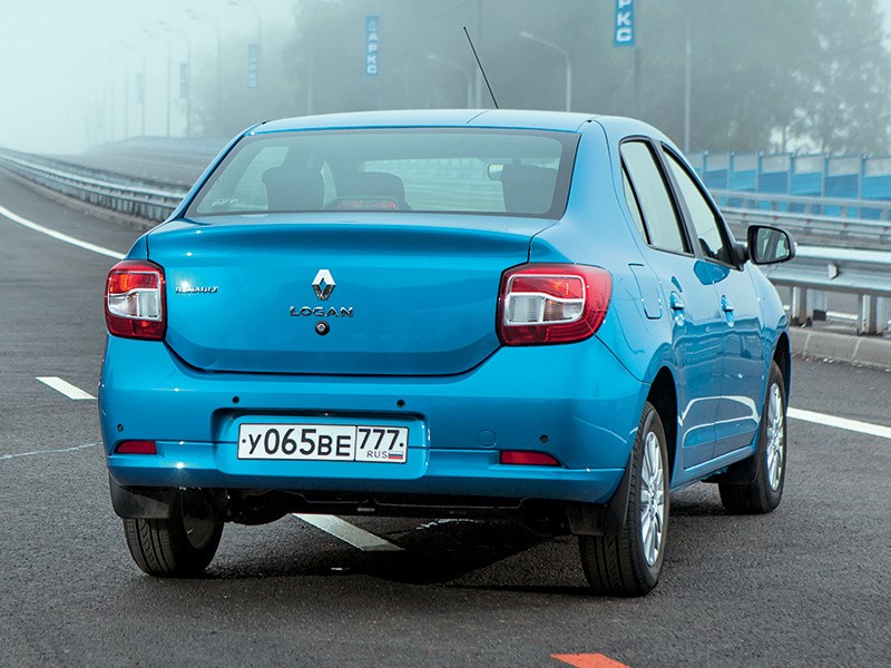 Renault Logan 2014 вид сзади