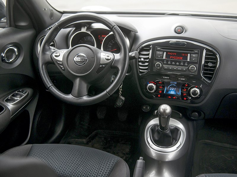 Nissan Juke 2012 водительское место
